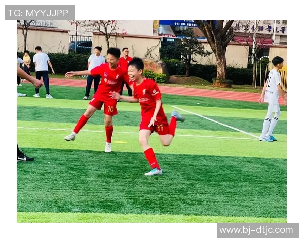 创意无限的体育课足球小游戏推荐让孩子们在快乐中锻炼身体提升团队合作能力